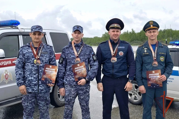 В Новосибирске сотрудники вневедомственной охраны Росгвардии стали победителями соревнований по военно-прикладным видам спорта 