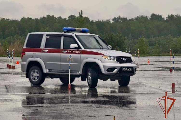 В Новосибирске сотрудники вневедомственной охраны Росгвардии стали победителями соревнований по военно-прикладным видам спорта 