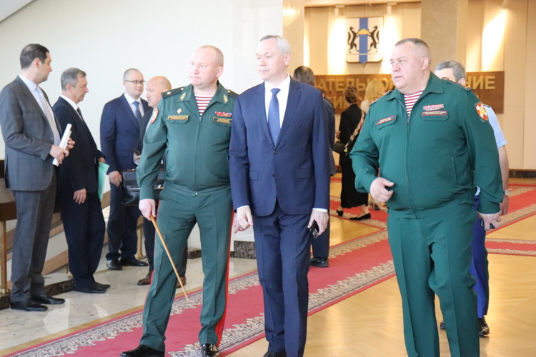 В Законодательном Собрании Новосибирской области открылась выставка Новосибирского военного института Росгвардии 