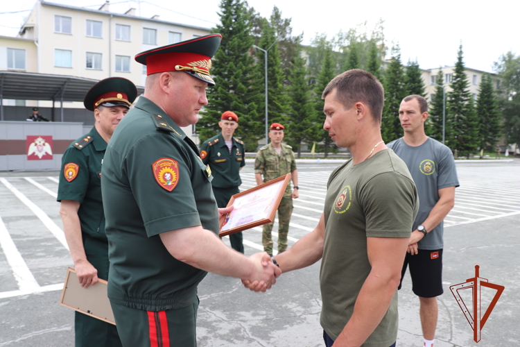 В День России в Новосибирском военном институте состоялся мастер-класс по боксу