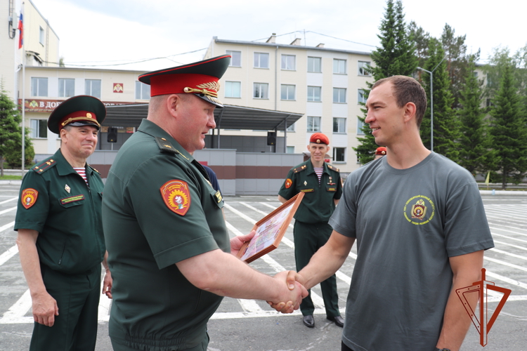 В День России в Новосибирском военном институте состоялся мастер-класс по боксу