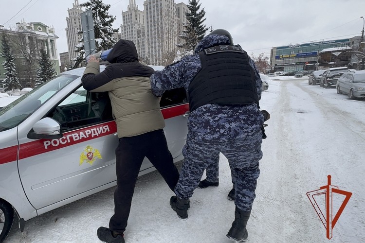 В Новосибирске экипаж вневедомственной охраны Росгвардии предотвратил кражу денежных средств из банкомата