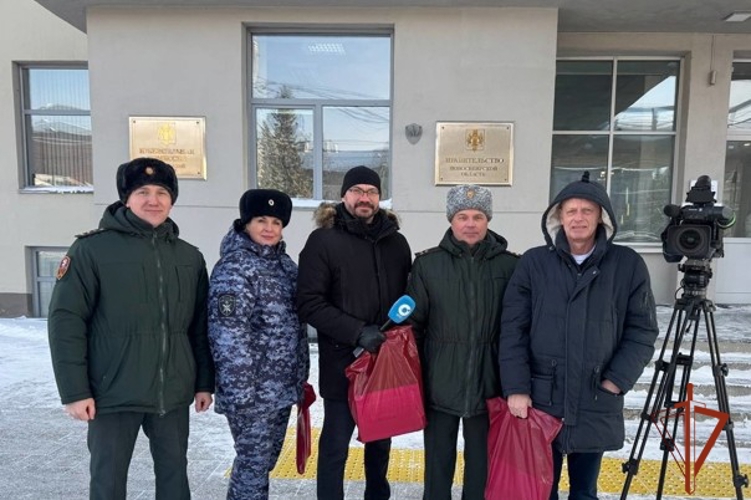 Представители Росгвардии поздравили новосибирских журналистов с Днём российской печати