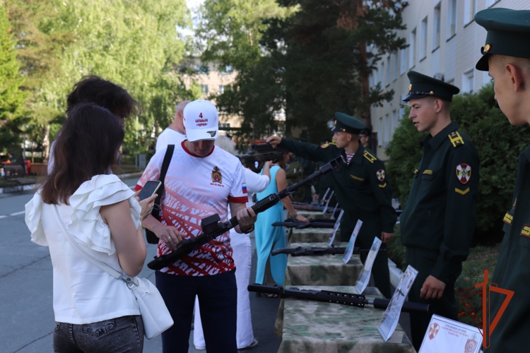 В Новосибирском военном институте Росгвардии состоялась встреча выпускников первого выпуска, состоявшегося 50 лет назад