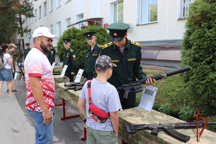В Новосибирском военном институте Росгвардии состоялась встреча выпускников первого выпуска, состоявшегося 50 лет назад