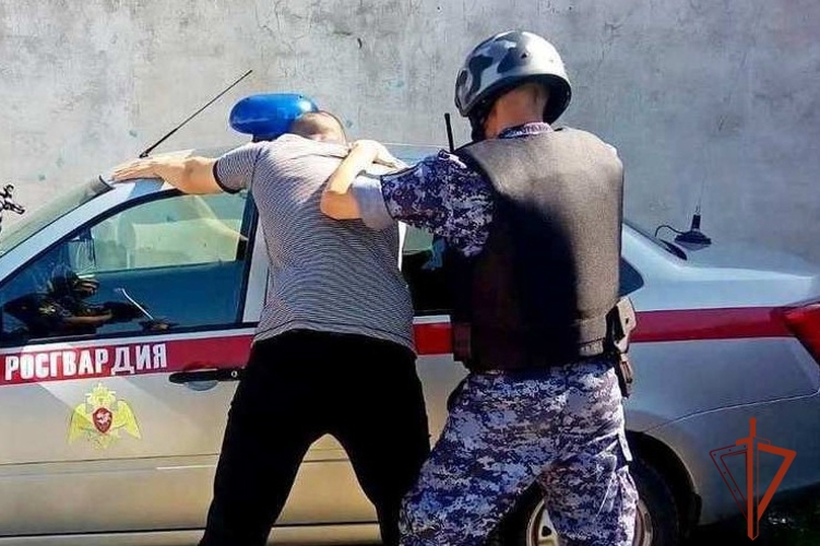 Экипаж вневедомственной охраны Росгвардии задержал  гражданина, который приобрел наркотическое вещество через «закладку»
