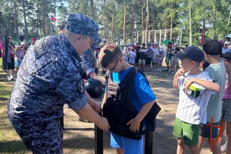 В Новосибирской области росгвардейцы проводят уроки безопасности для несовершеннолетних