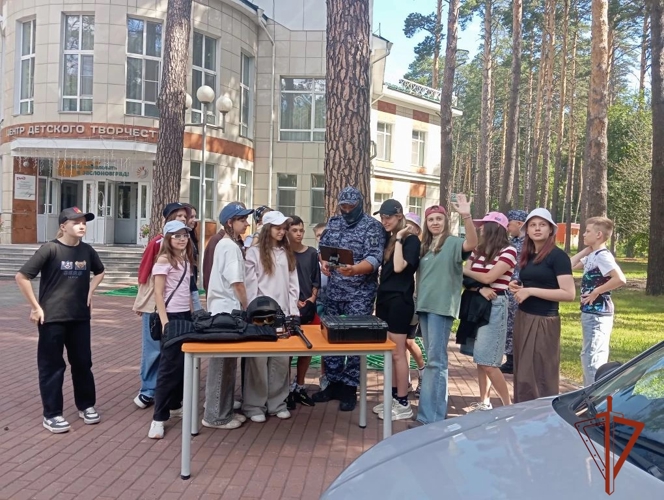 В Новосибирской области росгвардейцы проводят уроки безопасности для несовершеннолетних