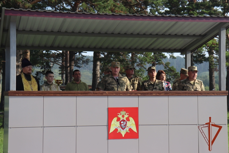 В Новосибирском военном институте Росгвардии прошло торжественное вручения оружия курсантам первого курса