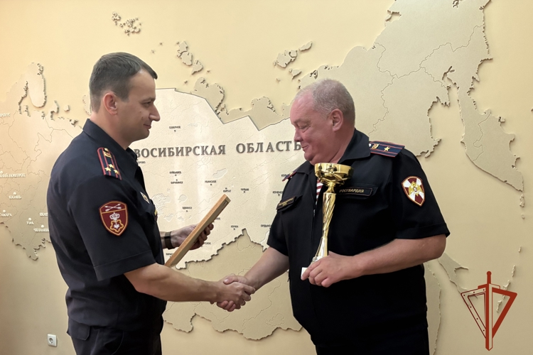 В Новосибирске прошло награждение лучших подразделений вневедомственной охраны Росгвардии за первое полугодие