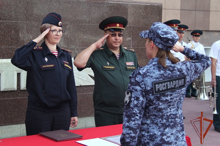 В Новосибирске сотрудники вневедомственной охраны Росгвардии приведены к Присяге