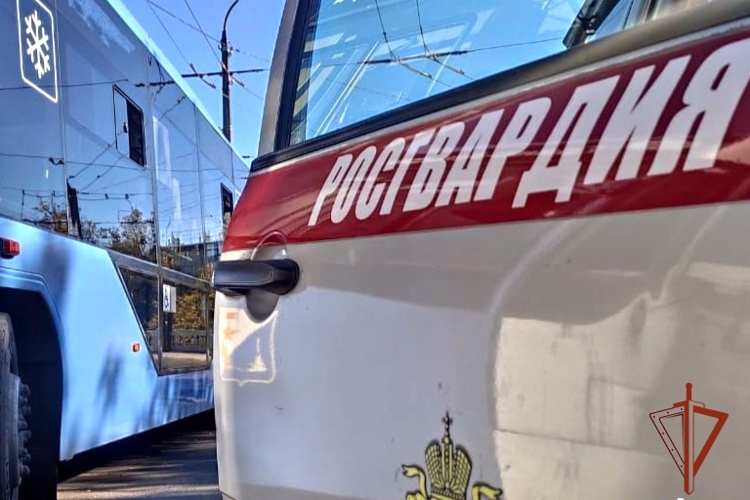 Экипаж вневедомственной охраны Росгвардии задержал агрессивного пассажира троллейбуса