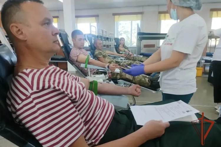 Личный состав Новосибирского военного института Росгвардии присоединился к донорской акции