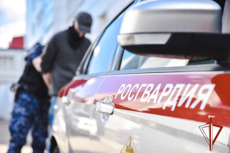 В поселке Кольцово сотрудниками вневедомственной охраны Росгвардии задержан находящийся в федеральном розыске гражданин