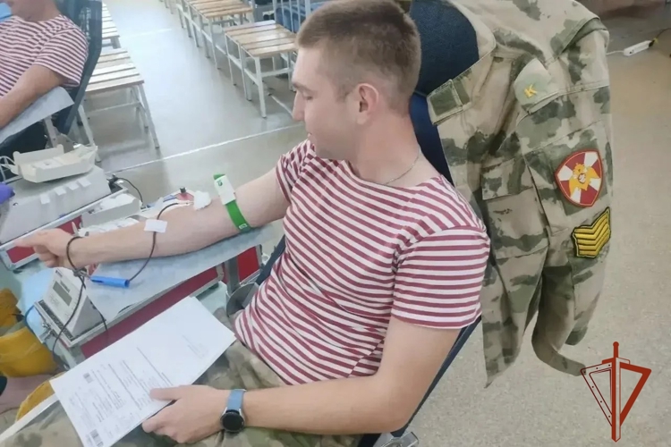 Личный состав Новосибирского военного института Росгвардии присоединился к донорской акции
