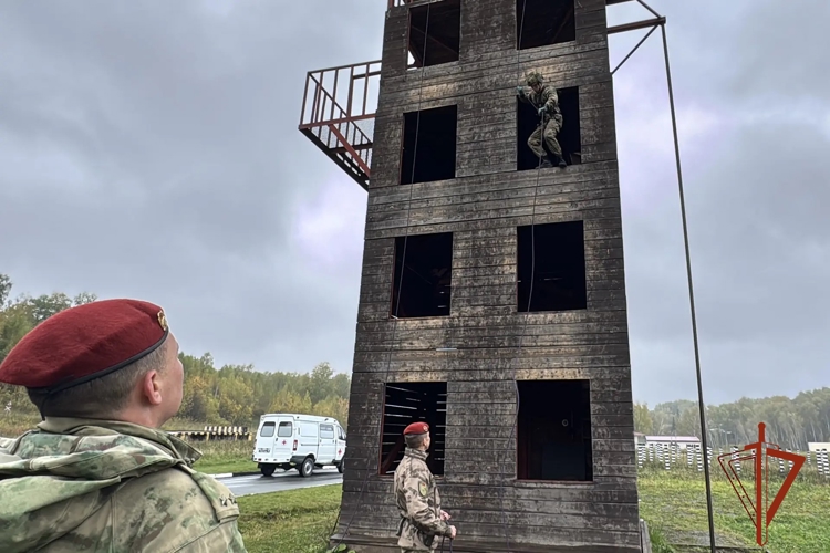 В Новосибирском военном институте Росгвардии прошли соревнования по курсантскому триатлону