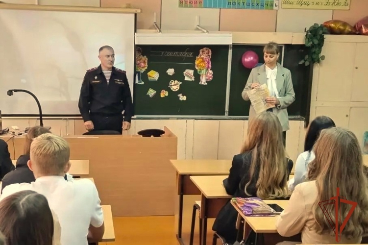 В День знаний сотрудники вневедомственной охраны Росгвардии встретились с учащимися учебных заведений региона