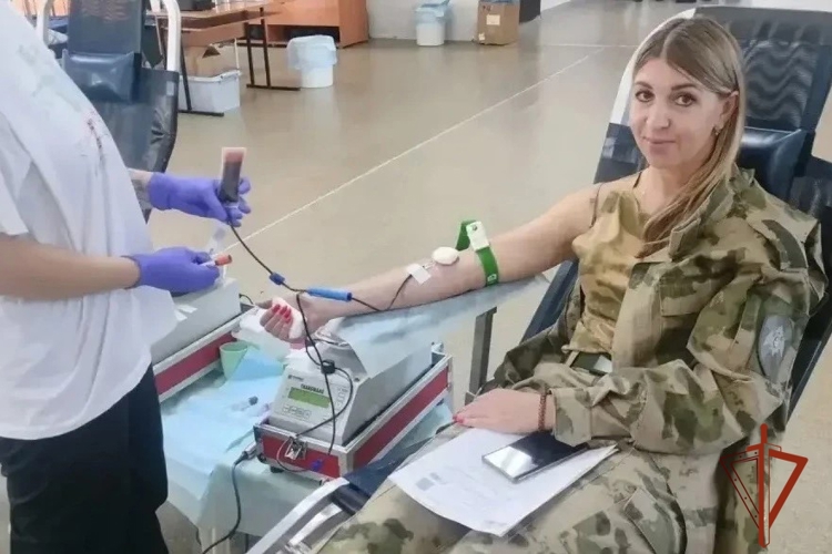 Личный состав Новосибирского военного института Росгвардии присоединился к донорской акции