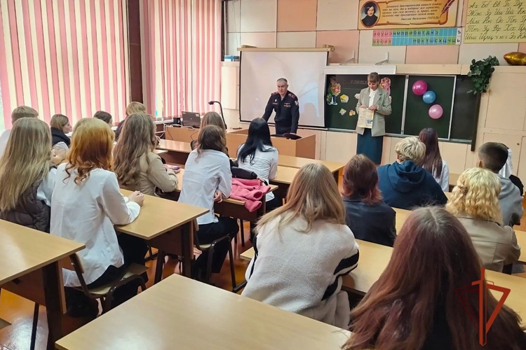 В День знаний сотрудники вневедомственной охраны Росгвардии встретились с учащимися учебных заведений региона