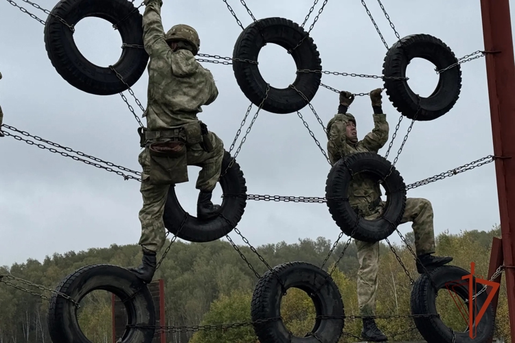 В Новосибирском военном институте Росгвардии прошли соревнования по курсантскому триатлону