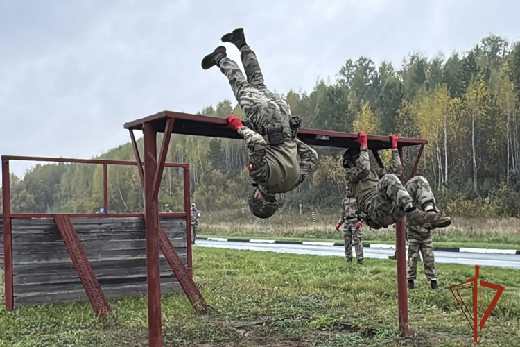 В Новосибирском военном институте Росгвардии прошли соревнования по курсантскому триатлону