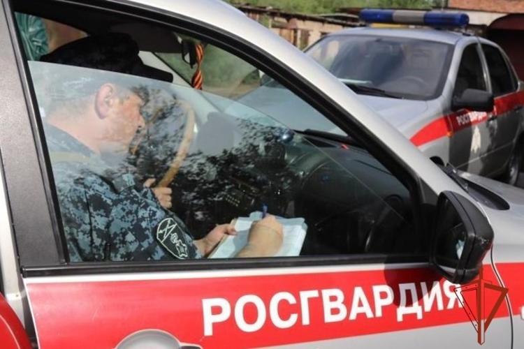 Троих граждан с наркотиками задержали в Новосибирске сотрудники вневедомственной охраны Росгвардии