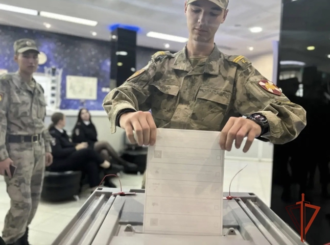 В Новосибирске сотрудники и военнослужащие Росгвардии участвуют в едином дне голосования