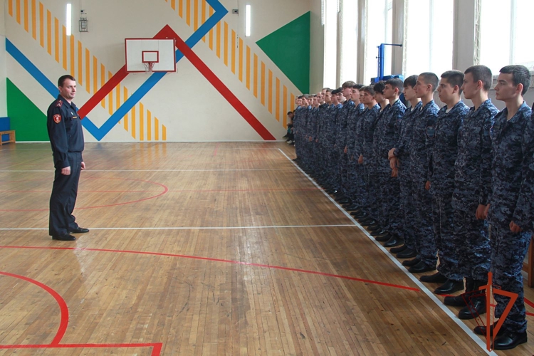 В Новосибирске для студентов профильной группы вневедомственной охраны Росгвардии проведен мастер-класс по физической подготовке