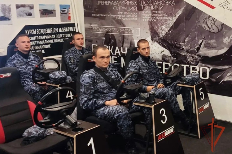 В Новосибирске для сотрудников вневедомственной охраны Росгвардии проведены занятия по водительскому мастерству