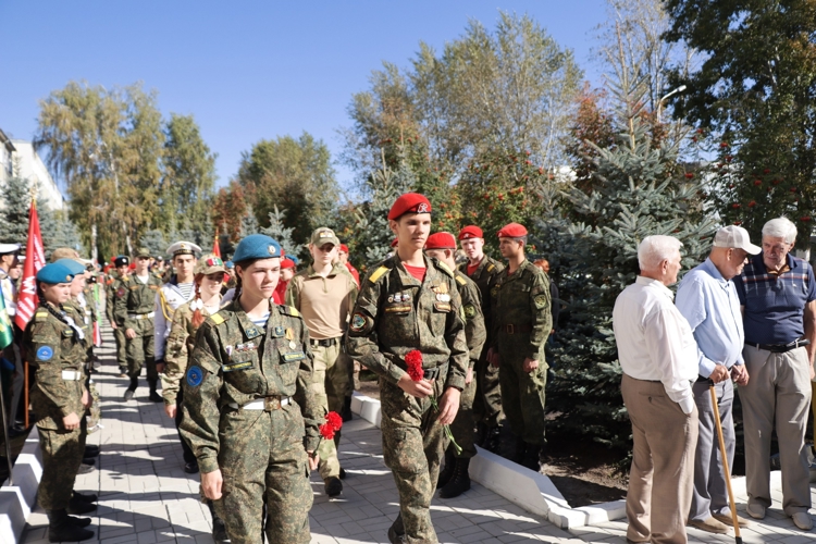В Новосибирском военном институте Росгвардии  увековечили память первого начальника учебного заведения