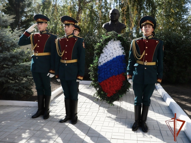 В Новосибирском военном институте Росгвардии  увековечили память первого начальника учебного заведения