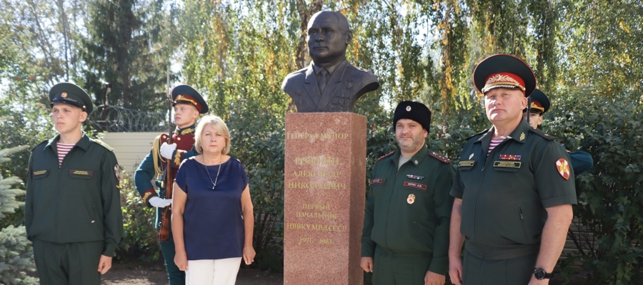 В Новосибирском военном институте Росгвардии  увековечили память первого начальника учебного заведения