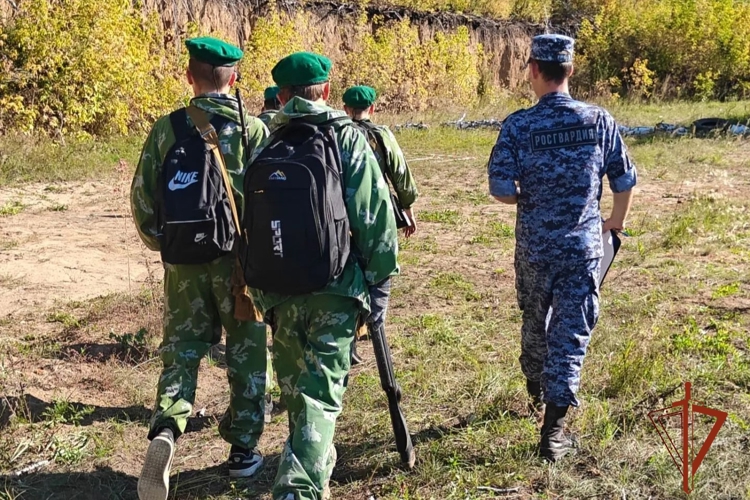 Сотрудники вневедомственной охраны Росгвардии приняли участие в проведении военно‑спортивной игры «Победа‑2026»