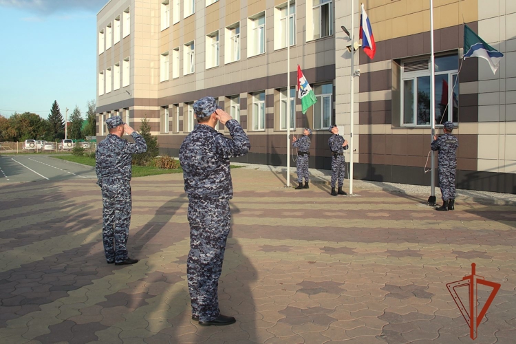 В Новосибирске прошли соревнования по служебному троеборью среди сотрудников вневедомственной охраны Росгвардии