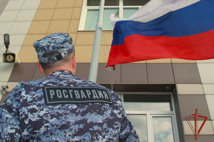 В Новосибирске прошли соревнования по служебному троеборью среди сотрудников вневедомственной охраны Росгвардии