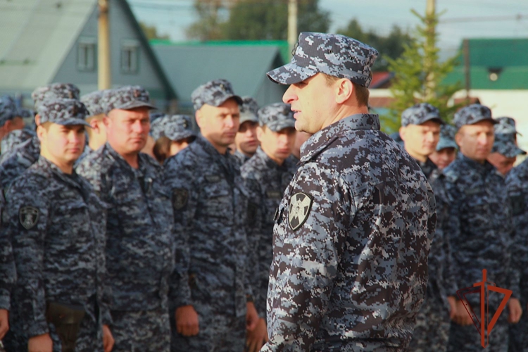 В Новосибирске прошли соревнования по служебному троеборью среди сотрудников вневедомственной охраны Росгвардии