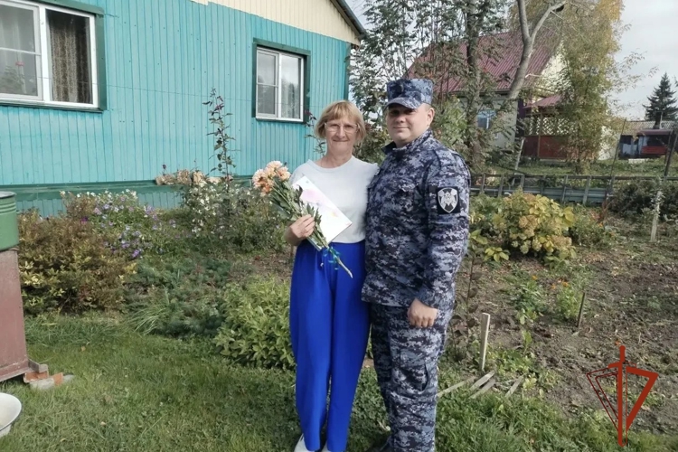 В День пожилого человека сотрудники вневедомственной охраны Росгвардии встретились с представителями старшего поколения 