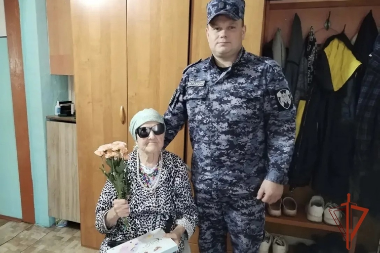 В День пожилого человека сотрудники вневедомственной охраны Росгвардии встретились с представителями старшего поколения 