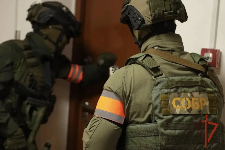 В Новосибирске при содействии СОБР Росгвардии задержаны подозреваемые в коммерческом подкупе