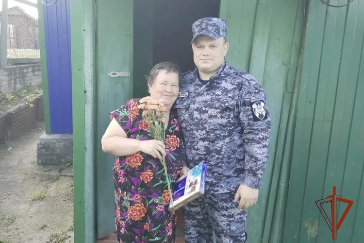В День пожилого человека сотрудники вневедомственной охраны Росгвардии встретились с представителями старшего поколения 