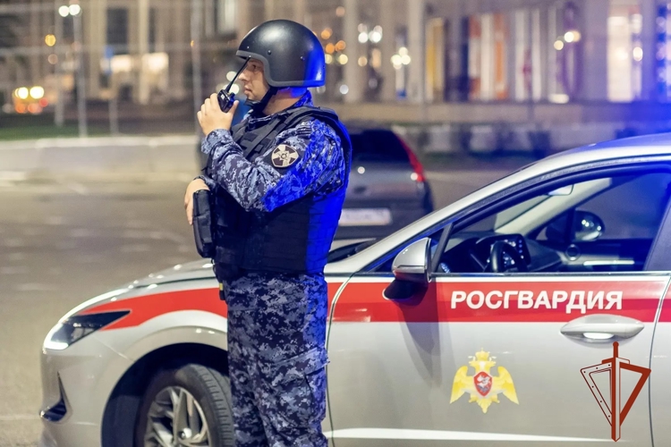 В Новосибирске сотрудники Росгвардии задержали гражданина, похитившего кофе на 16 тысяч рублей