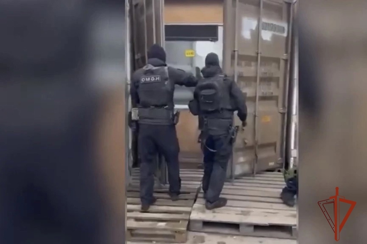 В Новосибирске при поддержке спецподразделения Росгвардии изъята из незаконного оборота крупная партия немаркированных сигарет