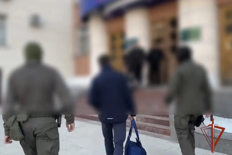 В Новосибирске при содействии спецназа Росгвардии пресечена противоправная деятельность бывшего должностного лица