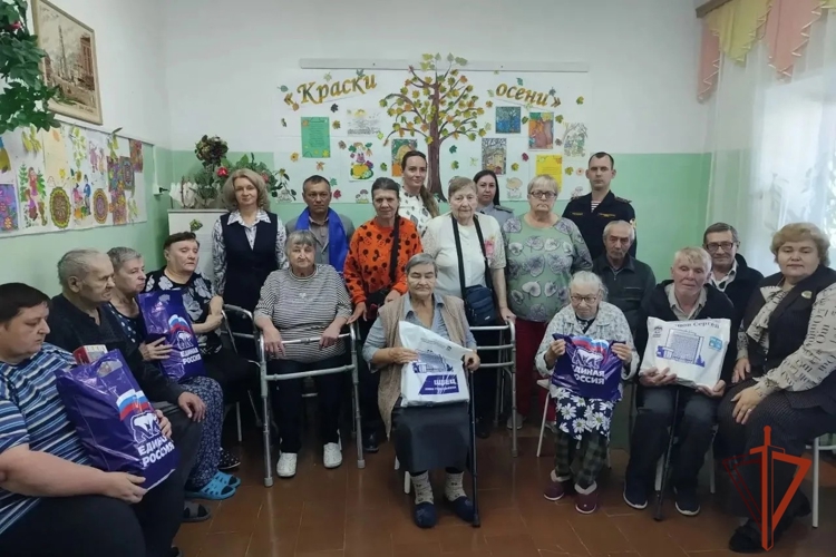 В День пожилого человека сотрудники вневедомственной охраны Росгвардии встретились с представителями старшего поколения 